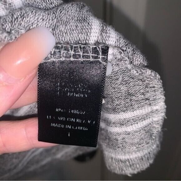 Torrid Gray Striped Hacci Boyfriend Long Sleeve Buttoned Sweater Top Size 1X - Picture 6 of 7